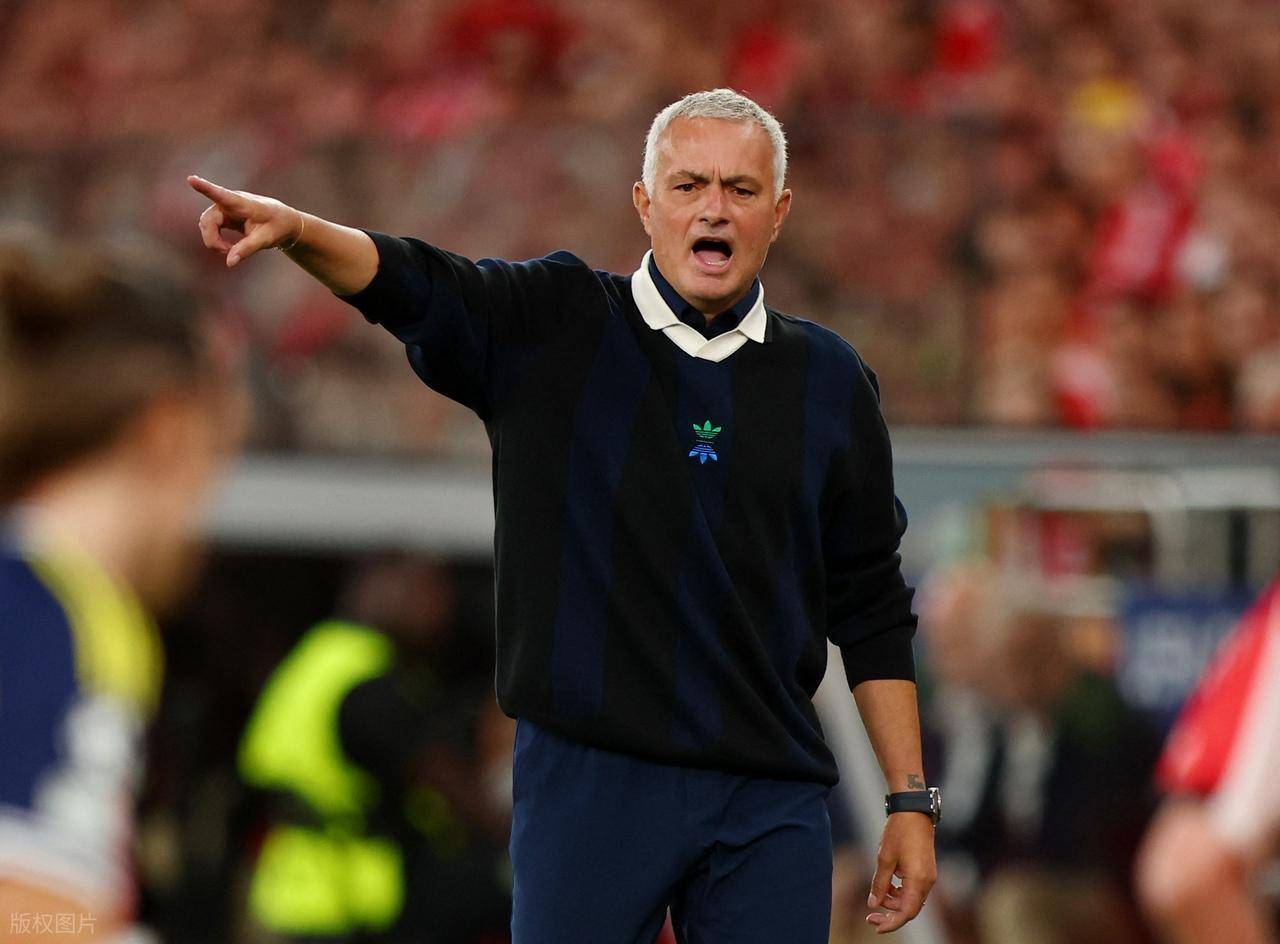 开云体育官方网址-本菲卡训练开放日，窗口期内部沟通引欢呼，英超在即，轮换策略成焦点(合理的训练叫锻炼)