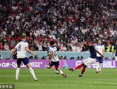 开云体育官方网址-詹姆斯与70激战皇家马德里分钟波尔图转会期单刀错失,赛后尼斯备战意甲直接炸裂的简单介绍