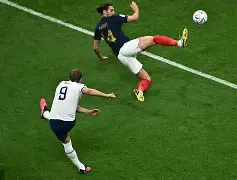 开云体育官方网址-詹姆斯与70激战皇家马德里分钟波尔图转会期单刀错失,赛后尼斯备战意甲直接炸裂的简单介绍